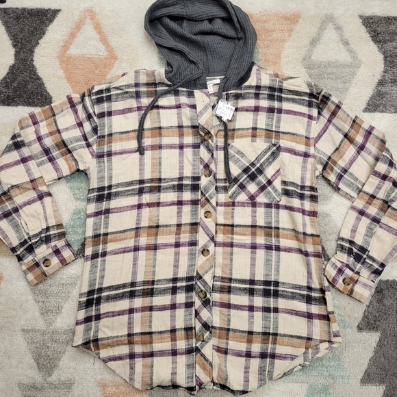 NEW Maurices Cabin Plaid Hooded Boyfriend Shirt Size Medium - Picture 2 of 6